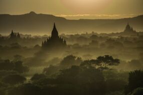 Platz 4: Peter Czemmel »Morgen in Bagan«